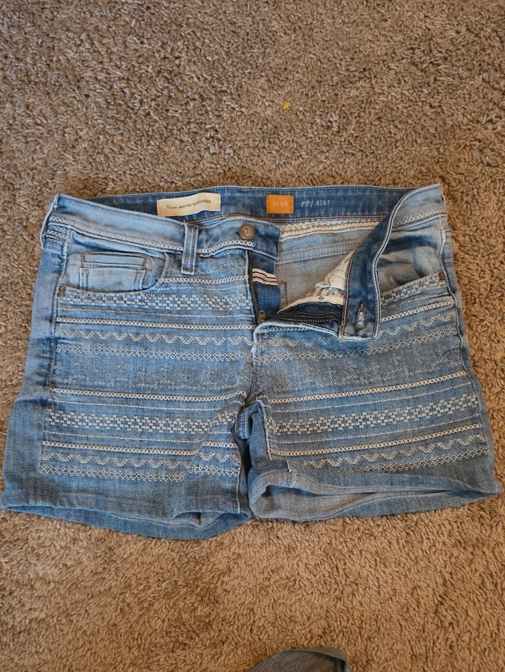 Anthropologie Pilcro embroidered denim jean short Size 28
